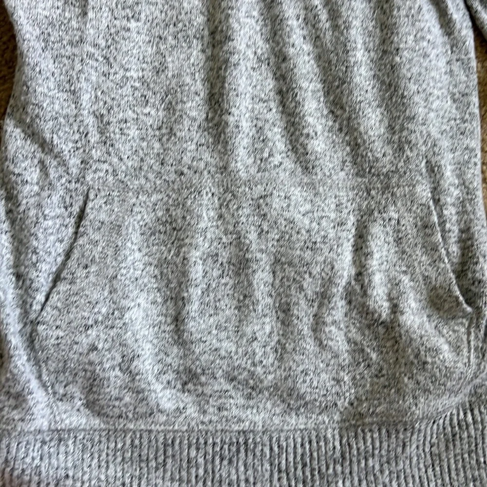 RUMI & RYDER | Lightweight Gray Hooded Sweater - Picture 3 of 5
